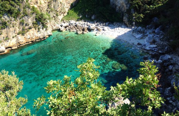 Afgelegen baaitje van Fakistra beach oostkust Pilion