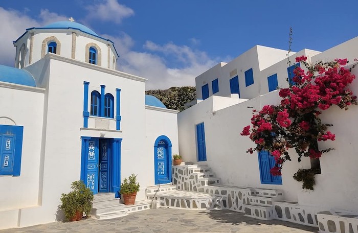 Blauw-wit klooster op Kasos