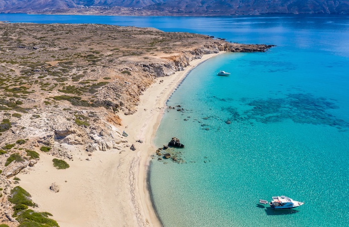 Prachtig zandstrand tijdens beach hoppen op Kasos