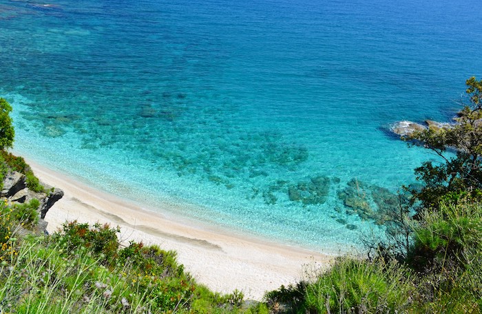 Papa Nero beach langs de oostkust van Pilion
