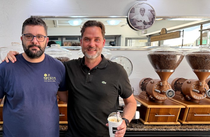 Op bezoek bij George Spinos voor zijn koffie in Kalamata