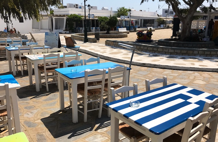 Taverne in met traditioneel terras in Ano Mera op Mykonos