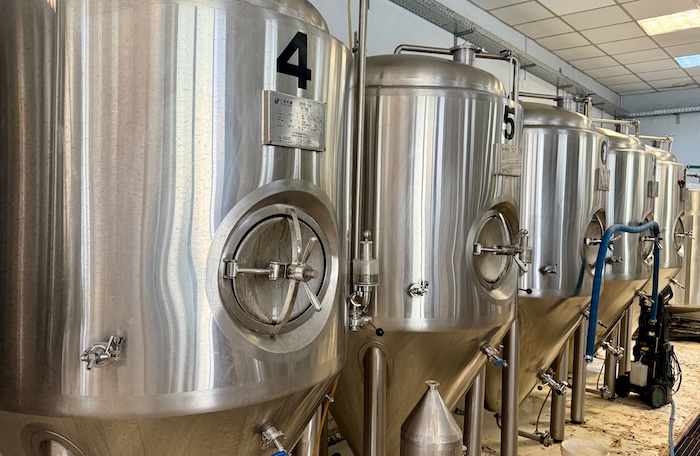 Biertanken in de microbrouwerij van Volos