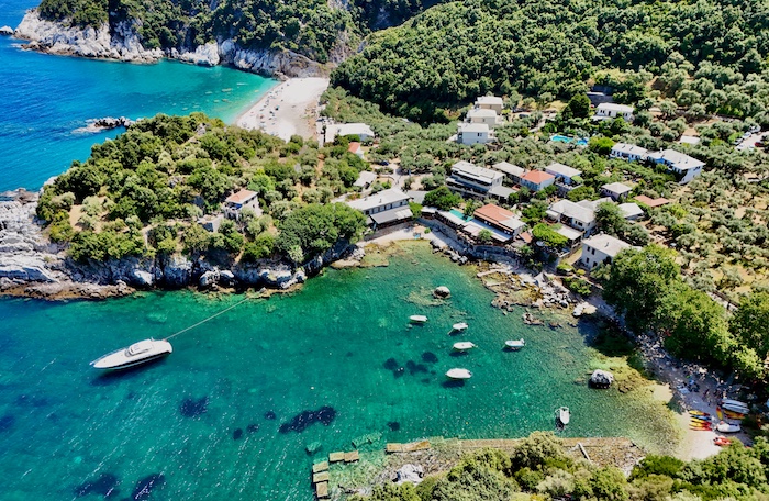 Uitzicht op de baaien van Damouchari aan Egeïsche kust