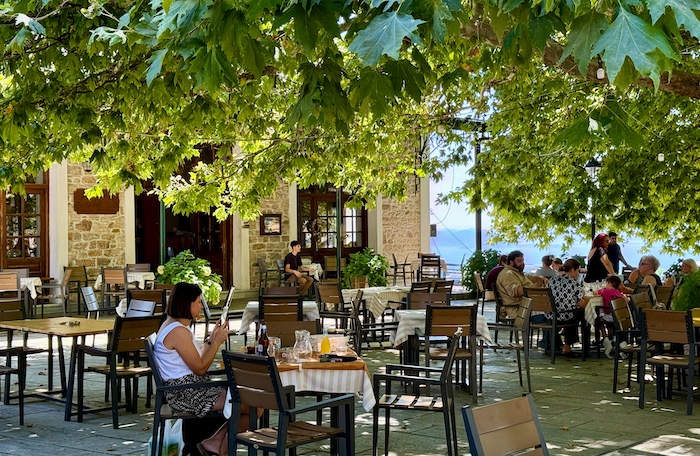 Knus dorpsplein van Milies in Pilion Griekenland