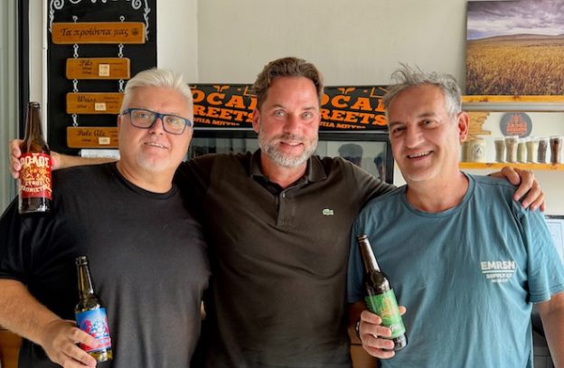 Met Nikos en Dimitris van Local Streets bier in de brouwerij