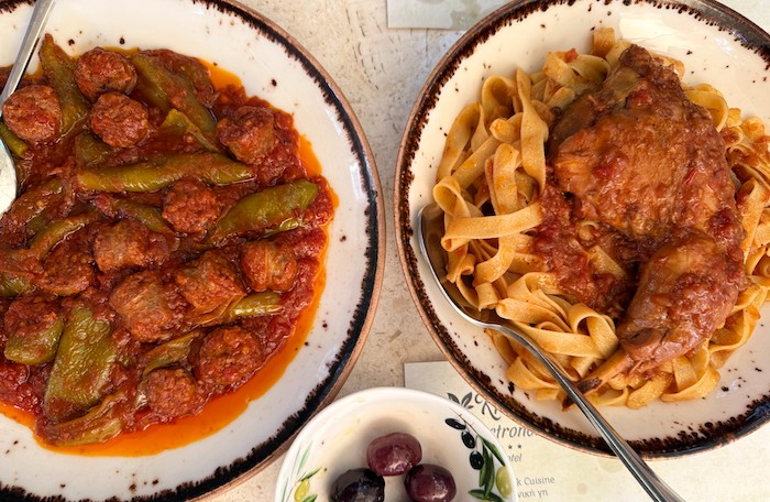 Spetsofai en pasta traditionele gerechten uit Pilion