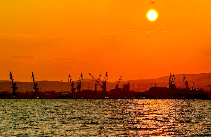 Zonsondergang in Volos vanaf Isalos beach club