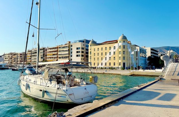 Lange wandelpromenade op Volos