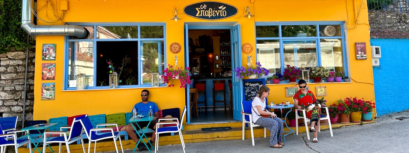 Kioni taverne Ithaki Griekenland.jpg