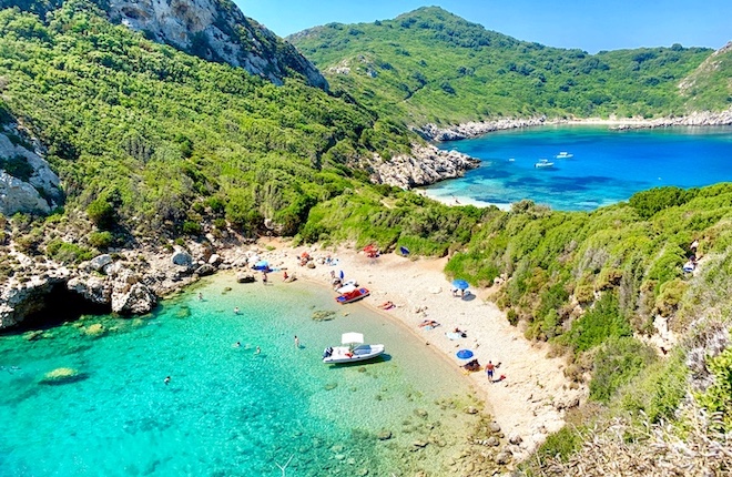 Prachtig uitzicht op Porto Timoni vanuit Afionas Corfu