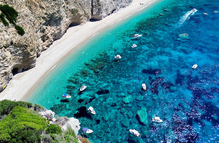 Uitzicht op Paradise beach bij Paleokastritsa