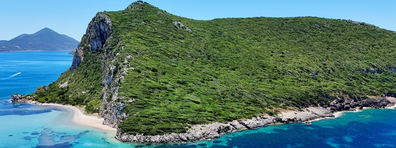 Sfaktiria eiland strand Peloponnesos.jpg