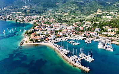 Sfeervolle baai aan de oostkust van Lefkas bij Lygia