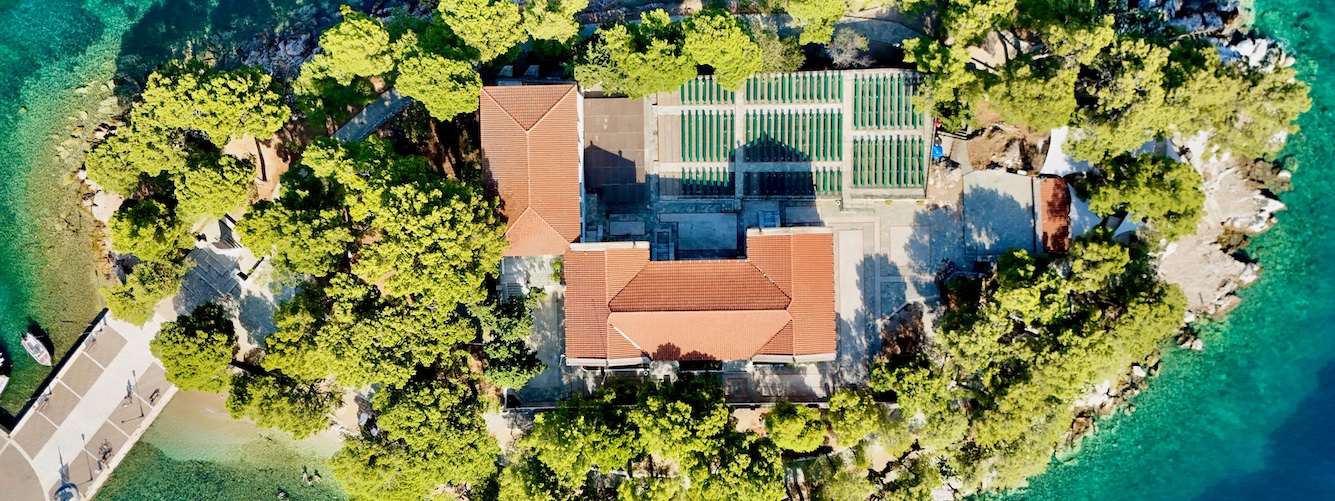 Bourtzi Skiathos Zomer.jpg