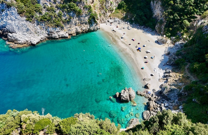 Uitzicht op Fakistra beach op Pilion
