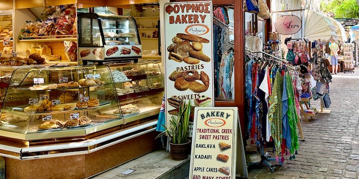 Bakker in Griekenland in centrum badplaats Grieks eiland