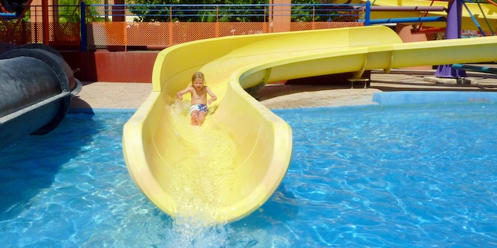 Glijbanen in Aqualand Waterpark op Corfu Griekenland