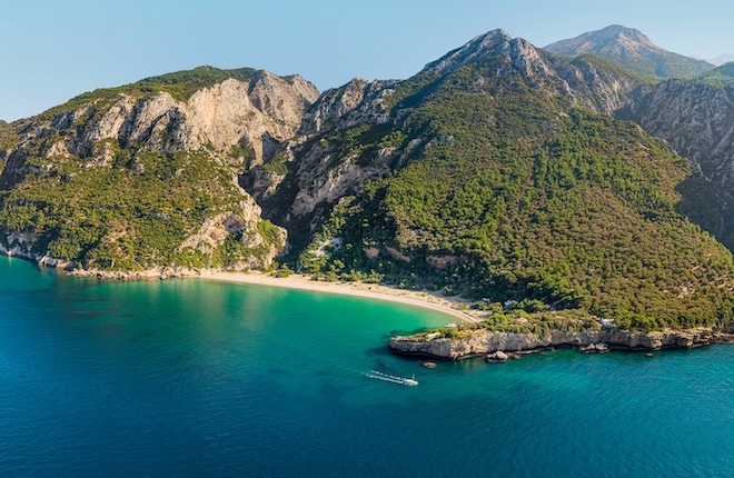 West Samos met Megalo Seitani beach en het Kerkis-gebergte