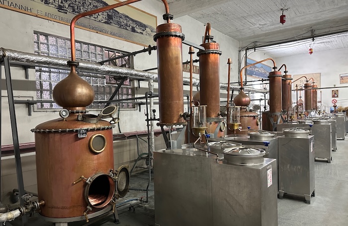 Ouzo distilleerderij in Plomari op Lesbos Griekenland