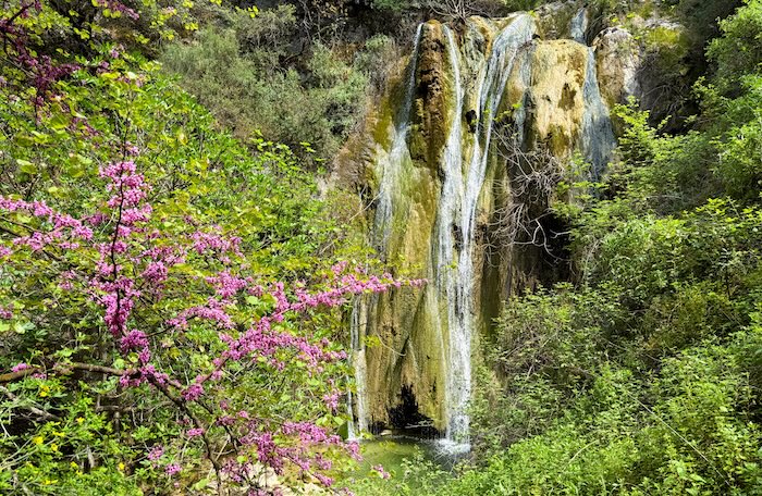 Waterval van Mymfes op Corfu in april